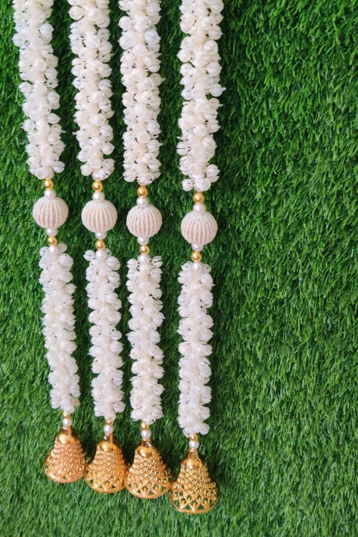 Pack of 20,30,40,50,70,100 Mogra/Jasmine Garlands with white ball and bell