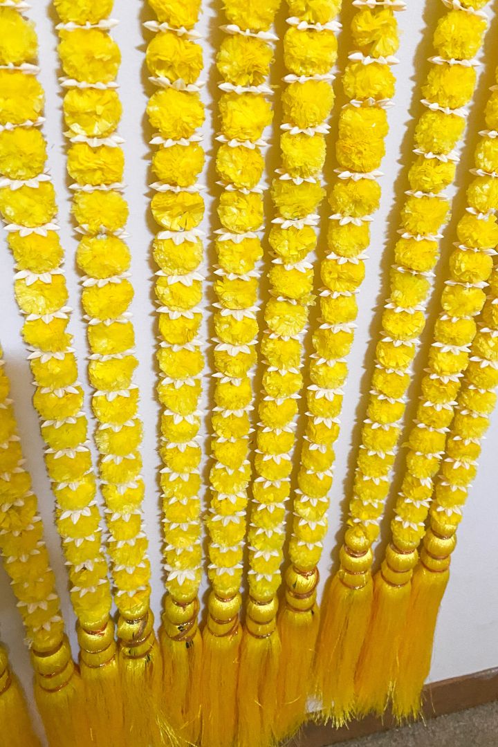 Pack of 30, 50, 70, 100, 200 Small Marigold Flowers Garland with Tassel