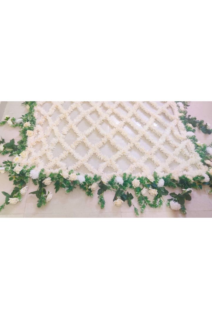 Jasmine/Gajra Phoolon ki Chadar with baby's breath and rose flowers