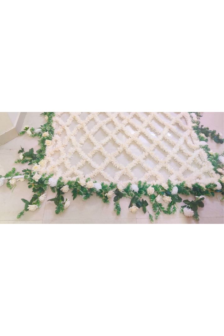 Jasmine/Gajra Phoolon ki Chadar with baby's breath and rose flowers