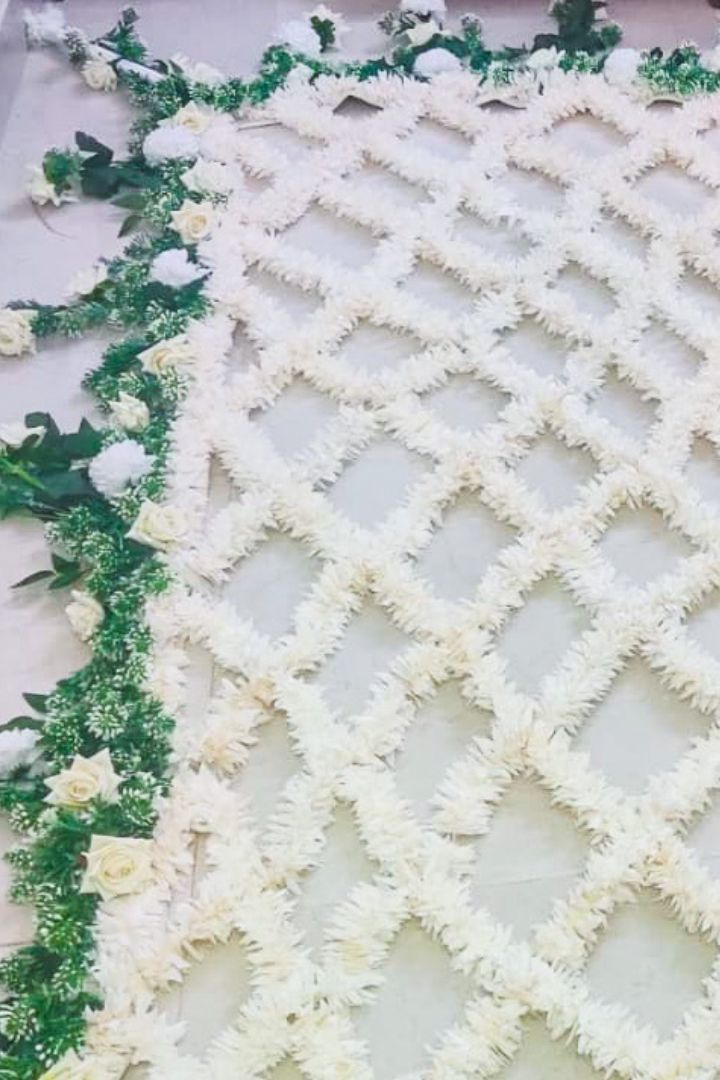 Jasmine/Gajra Phoolon ki Chadar with baby's breath and rose flowers