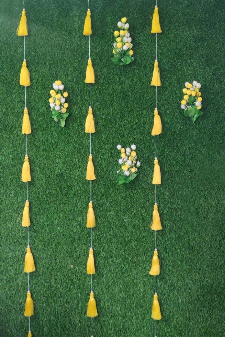 Pack of 30, 50, 100 Yellow and White Flower bunches for Haldi Ceremony