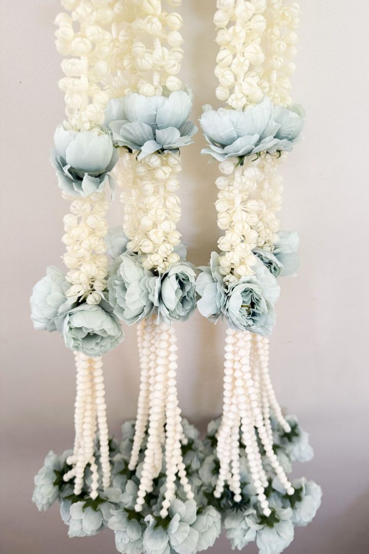 Pack of 20,30,40,50,60,80,100 Mogra Flower Garlands with Peony Flower Bunch