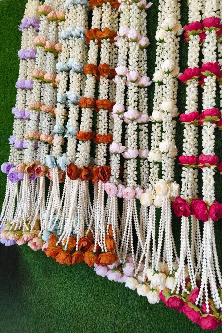 Pack of 20,30,40,50,60,80,100 Mogra Flower Garlands with Peony Flower Bunch