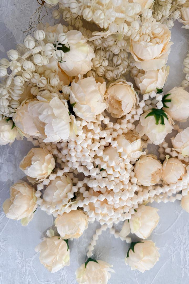 Pack of 20,30,40,50,60,80,100 Mogra Flower Garlands with Peony Flower Bunch