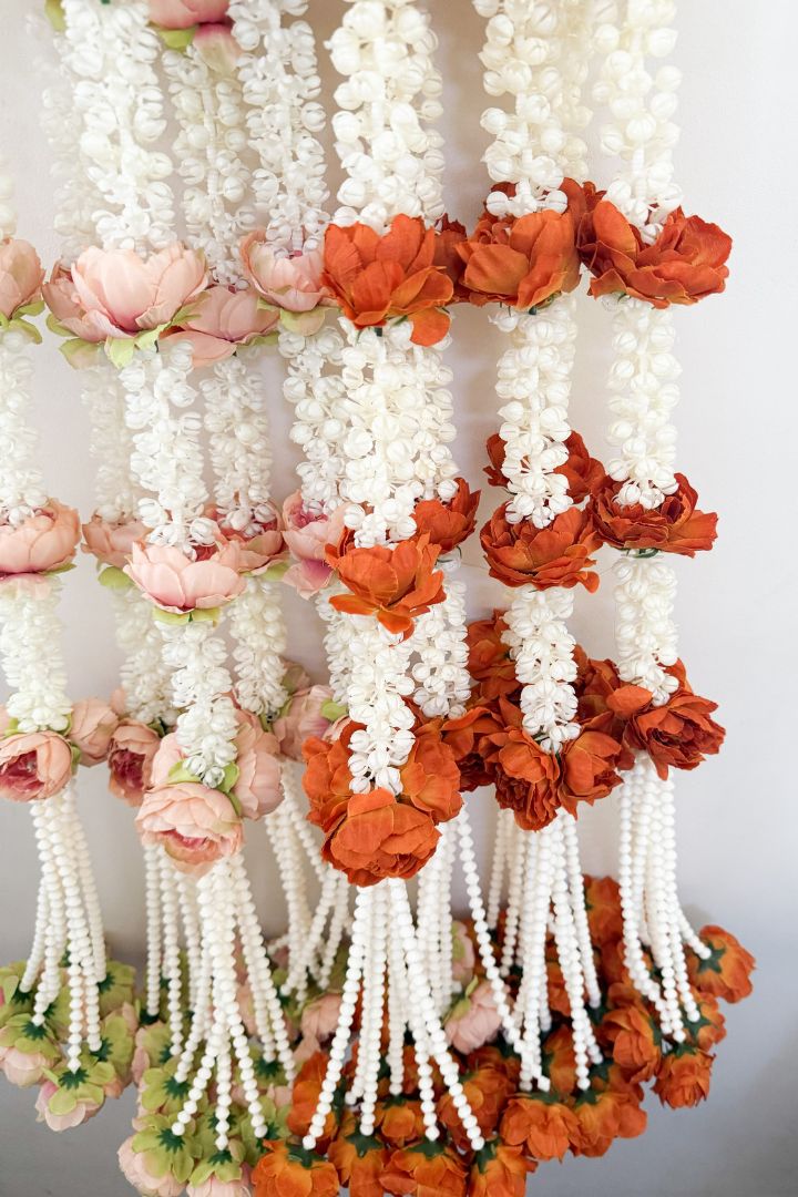 Pack of 20,30,40,50,60,80,100 Mogra Flower Garlands with Peony Flower Bunch