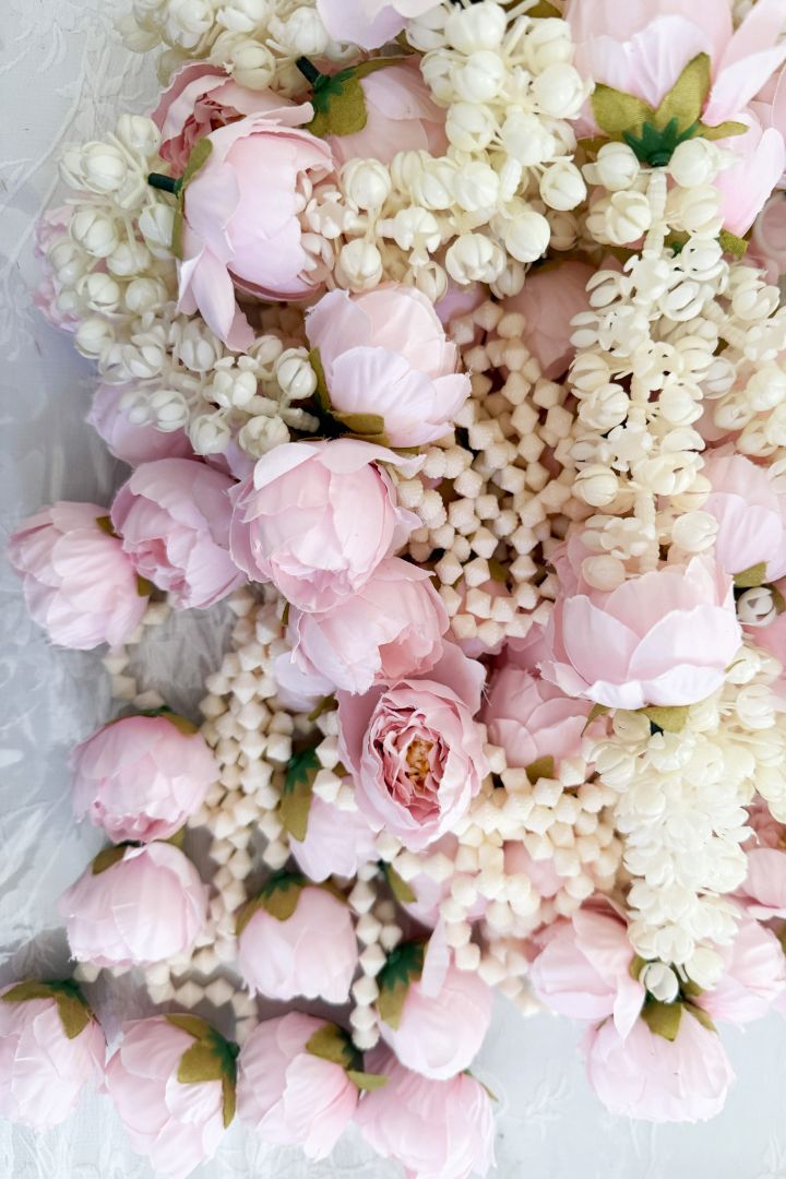 Pack of 20,30,40,50,60,80,100 Mogra Flower Garlands with Peony Flower Bunch