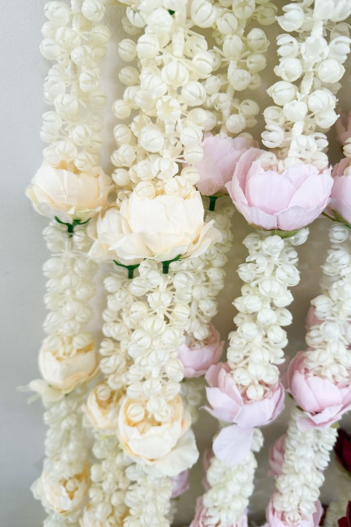 Pack of 20,30,40,50,60,80,100 Mogra Flower Garlands with Peony Flower Bunch