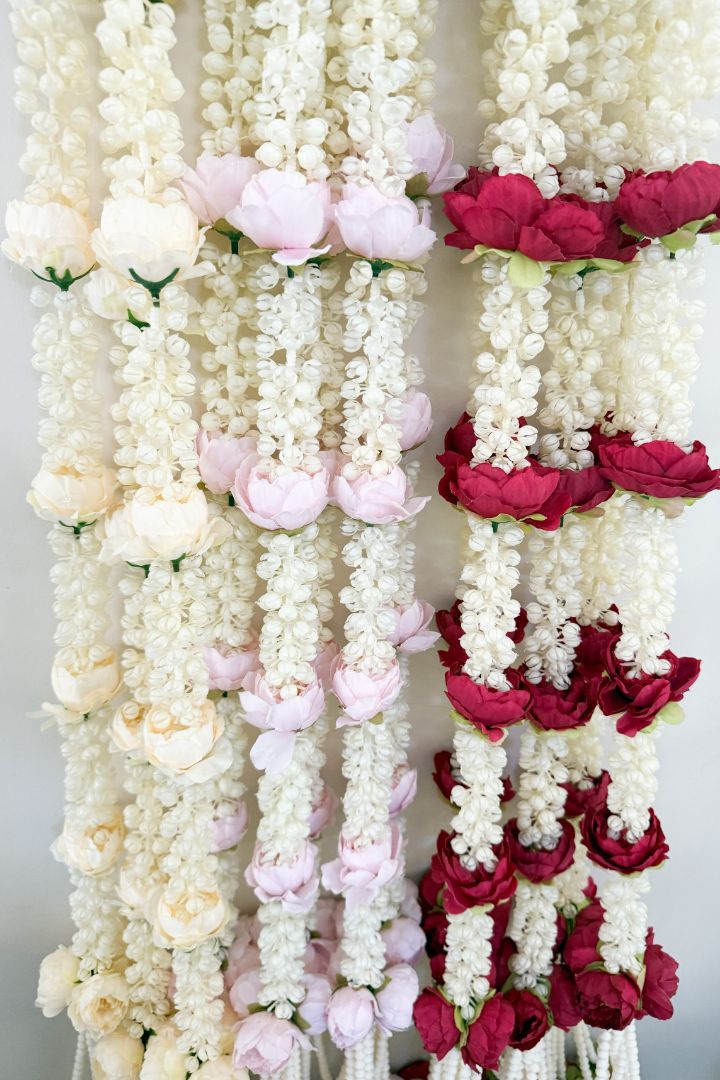 Pack of 20,30,40,50,60,80,100 Mogra Flower Garlands with Peony Flower Bunch
