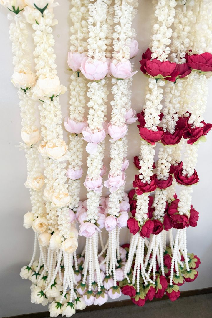 Pack of 20,30,40,50,60,80,100 Mogra Flower Garlands with Peony Flower Bunch