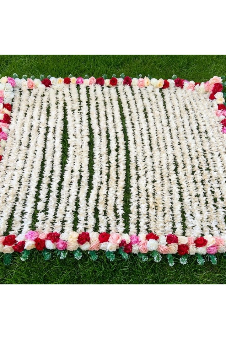 Jasmine/Gajra Phoolon ki Chadar with rose and carnation flowers