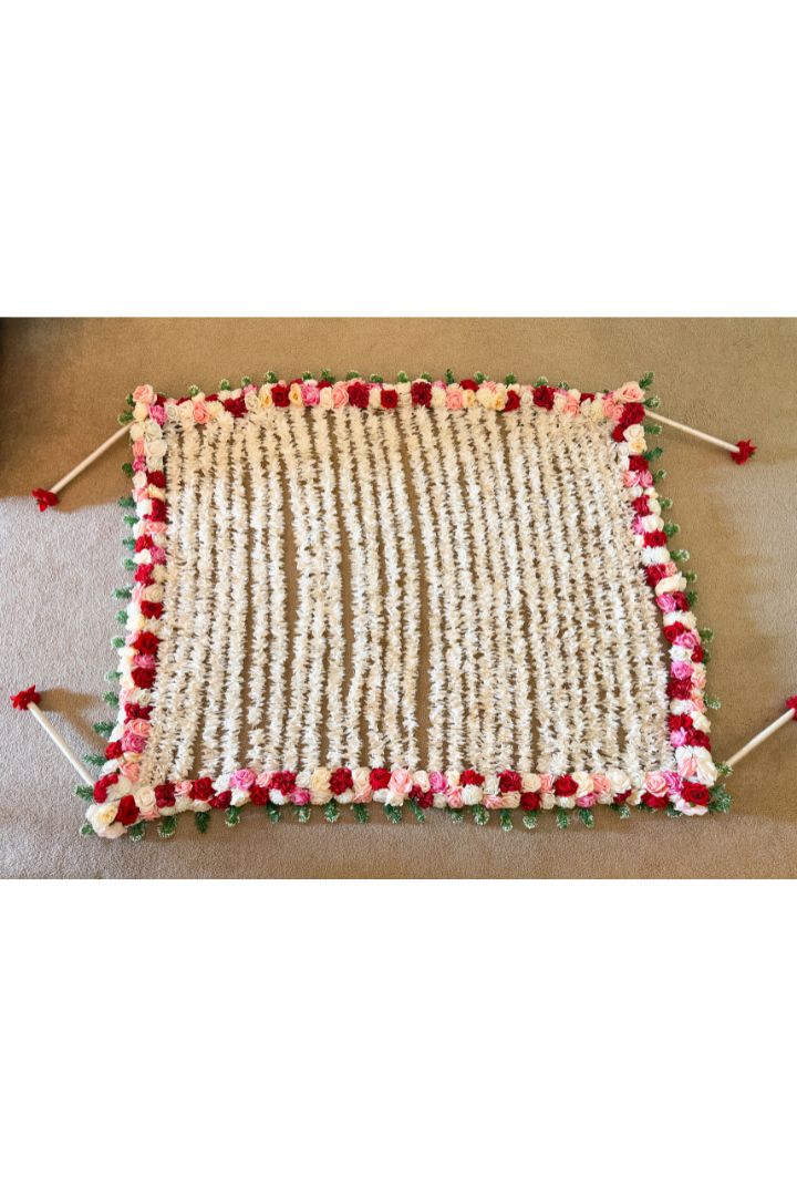 Jasmine/Gajra Phoolon ki Chadar with rose and carnation flowers